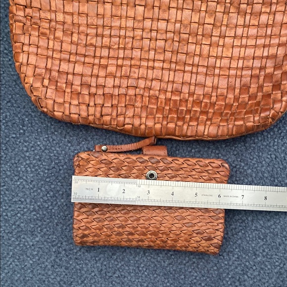 Tan Leather Shoulder Bag and Wallet with Woven Texture - Picture 8 of 9